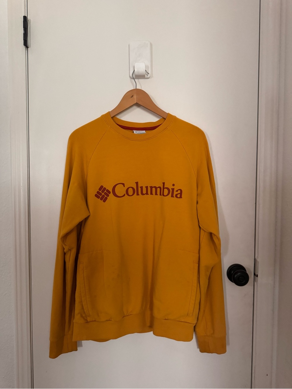 Columbia Mustard Yellow Logo Crewneck Sweatshirt Pockets M Unisex